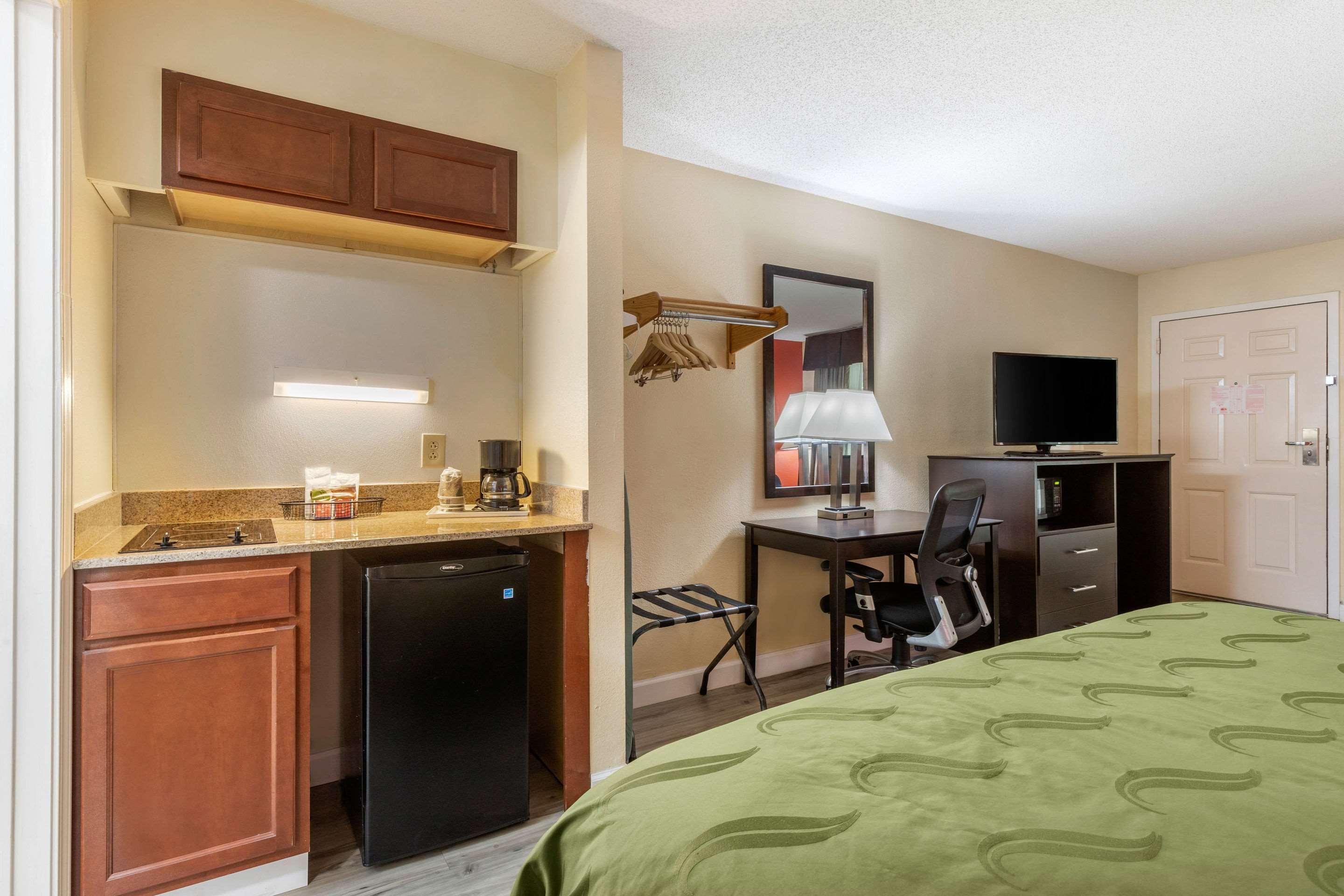 Quality Inn & Suites Лексингтон Экстерьер фото