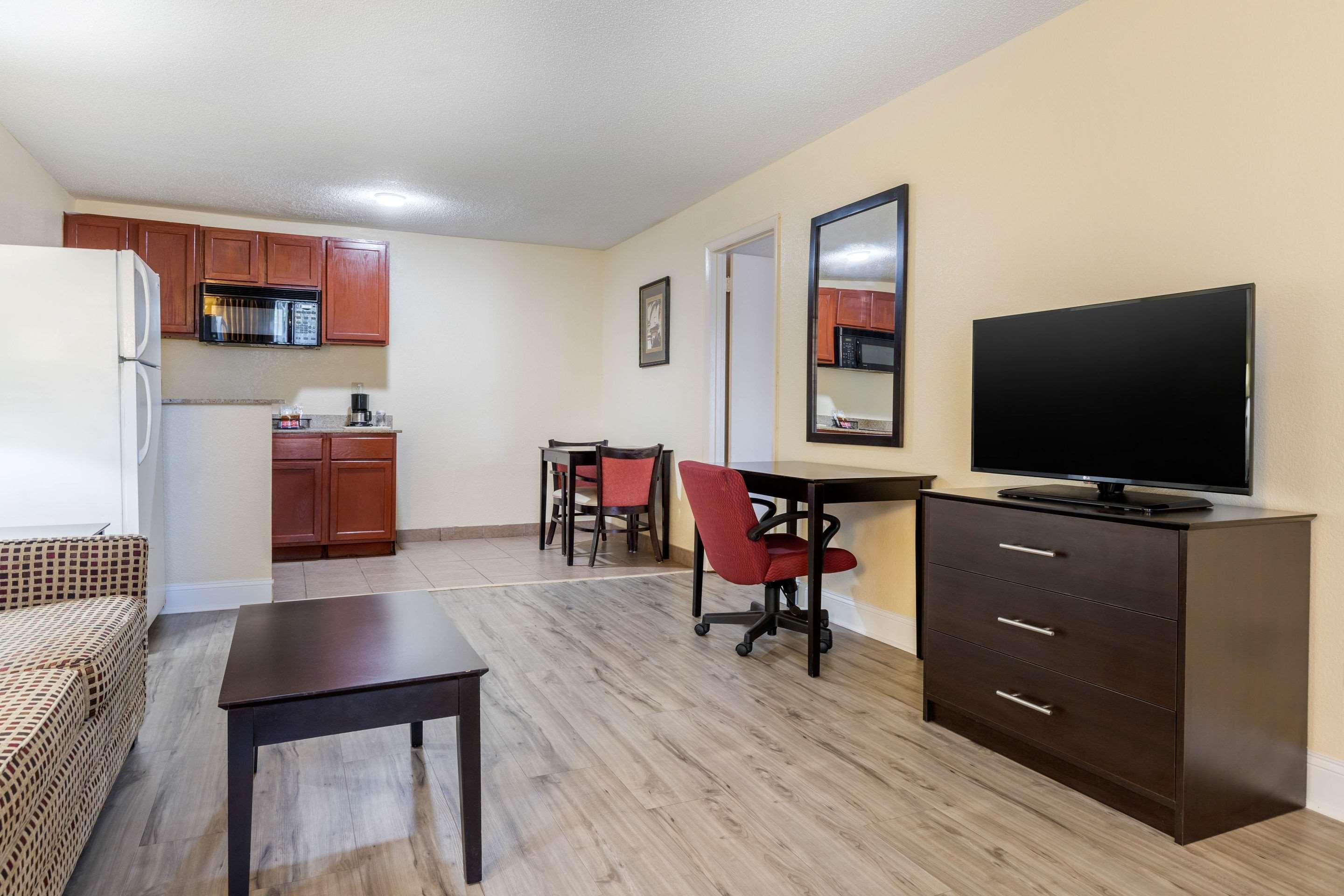 Quality Inn & Suites Лексингтон Экстерьер фото