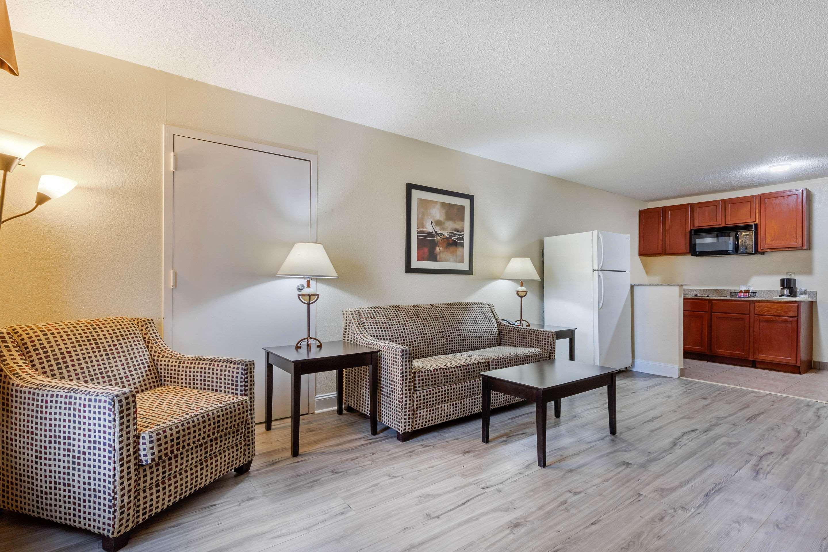 Quality Inn & Suites Лексингтон Экстерьер фото