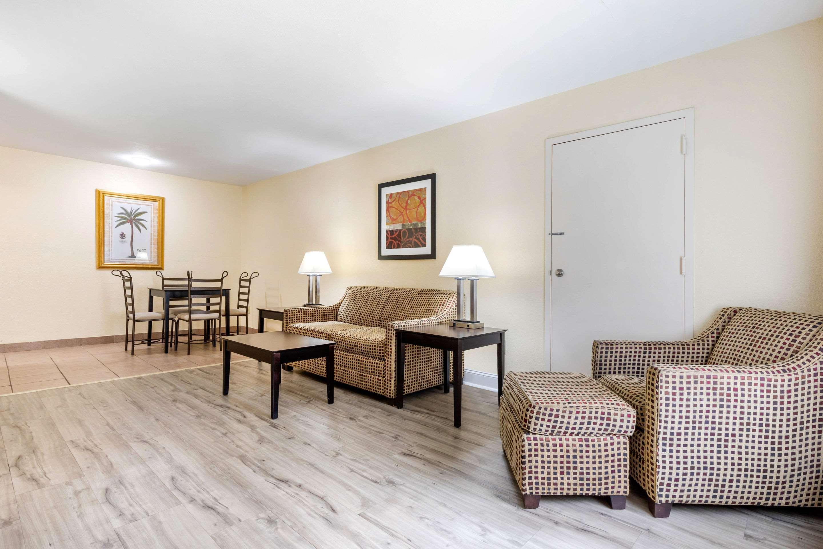 Quality Inn & Suites Лексингтон Экстерьер фото