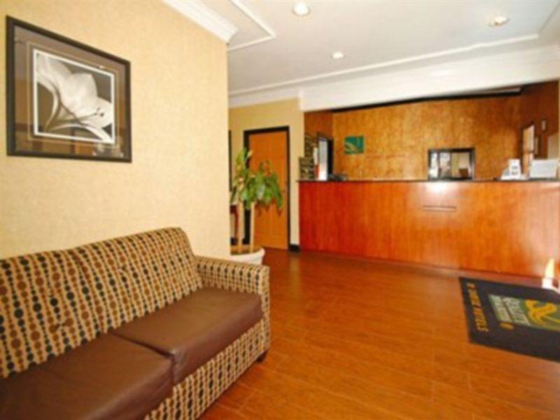 Quality Inn & Suites Лексингтон Интерьер фото