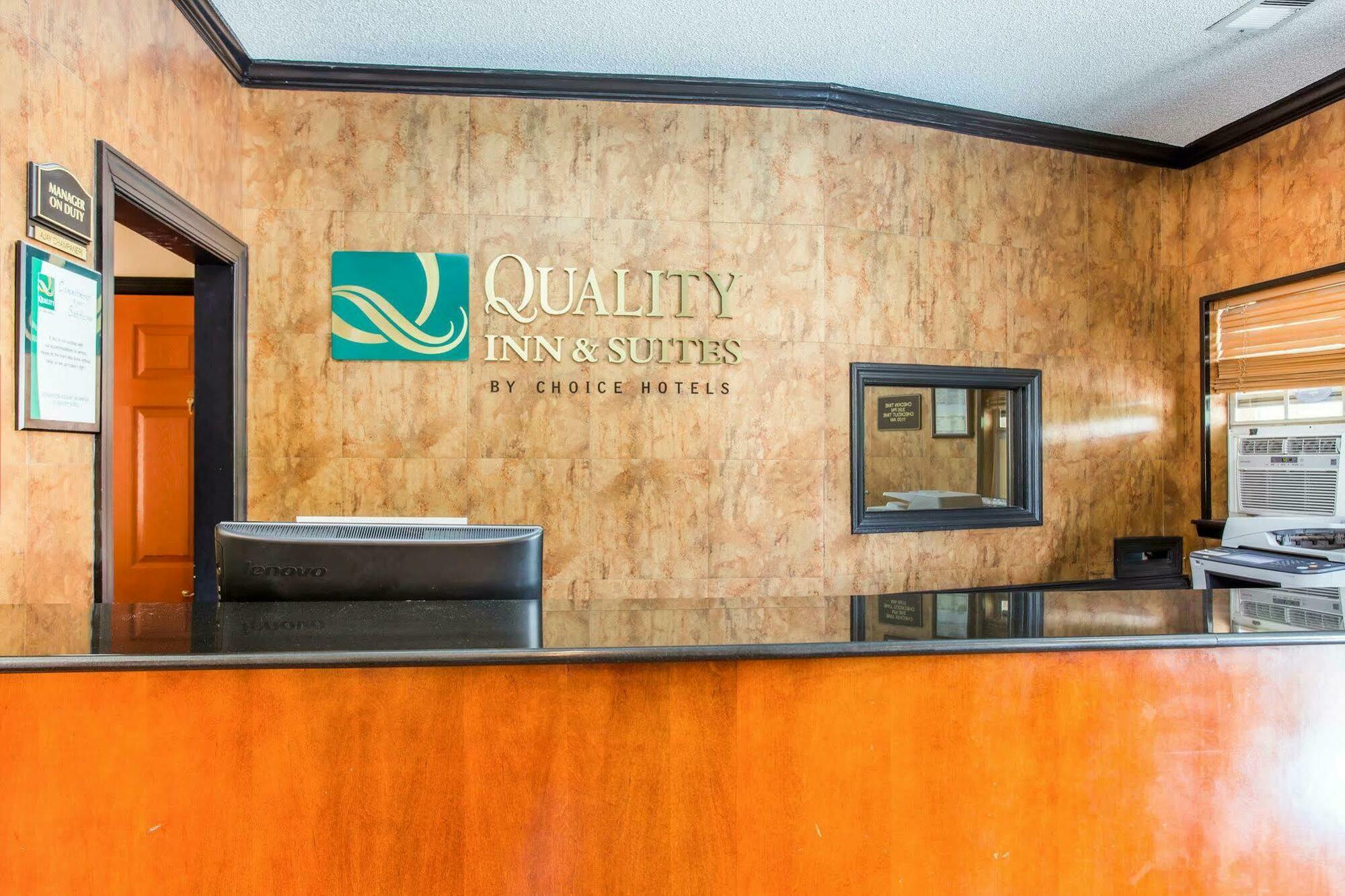 Quality Inn & Suites Лексингтон Экстерьер фото